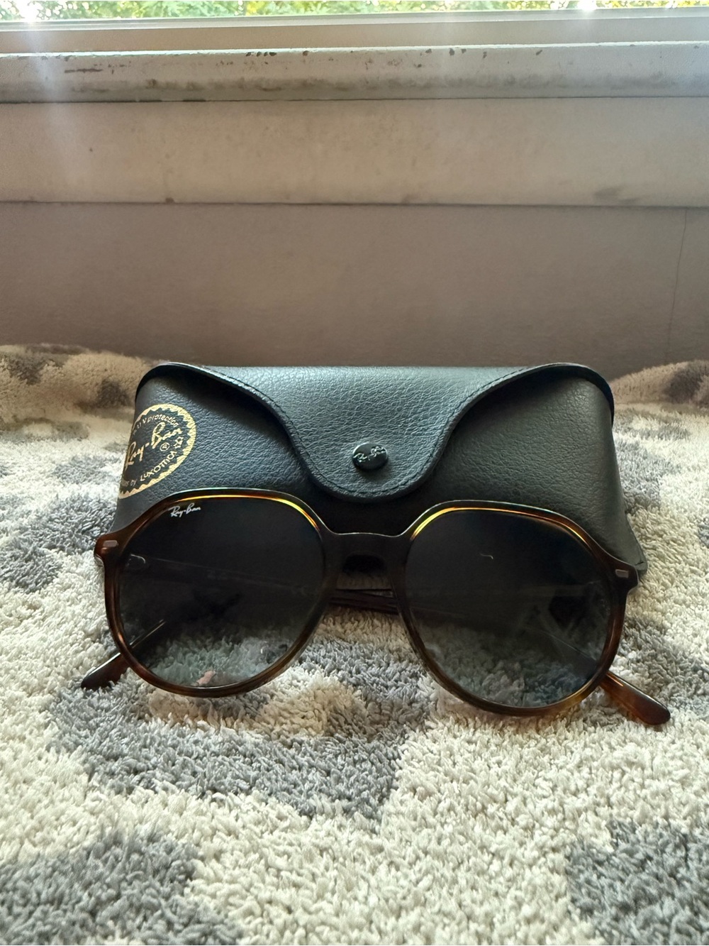 Ray-Ban Women’s Tortoiseshell Frame with Black Gradient Lenses Sunglasses